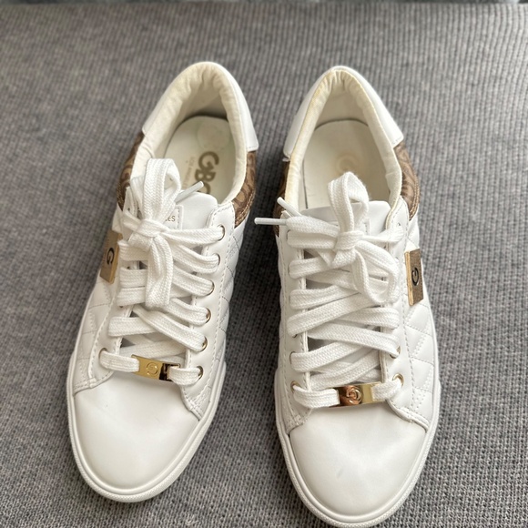 GUESS "Comly" White and Canvas Logo Signature Fashion Shoes Sneakers Women's 7,5 - Picture 5 of 7
